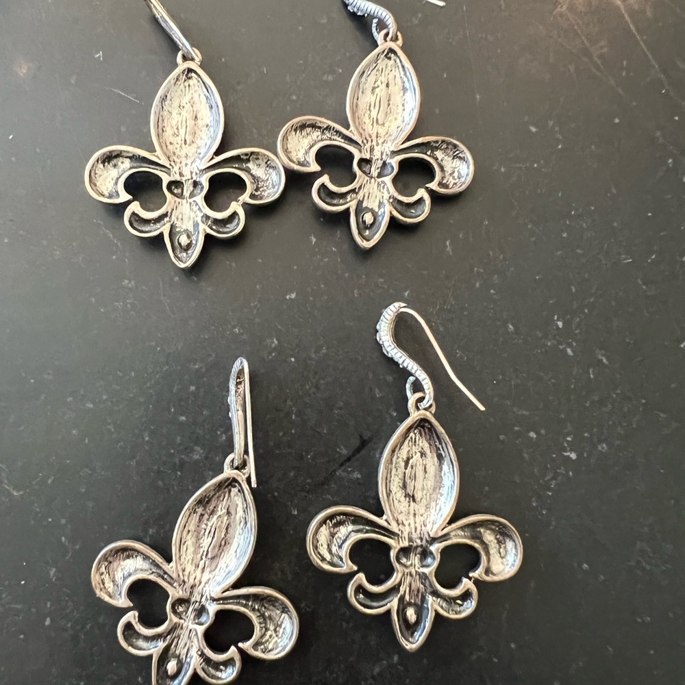 Fleur-de-Lis Silver and Black Earrings Set - Picture 2 of 3